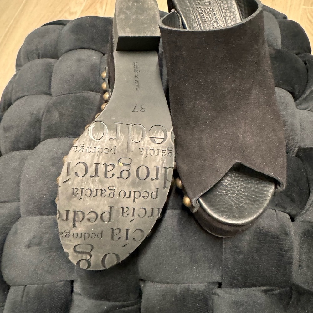 Black Wedges - image 4